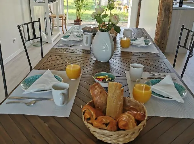 Clos De La Source Gironde 住宿加早餐酒店 Saint-Martin-du-Bois (Gironde)